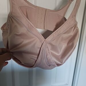 Glamorise Women  PlusSZ Beige Pink  SZ 46DD Great Condition